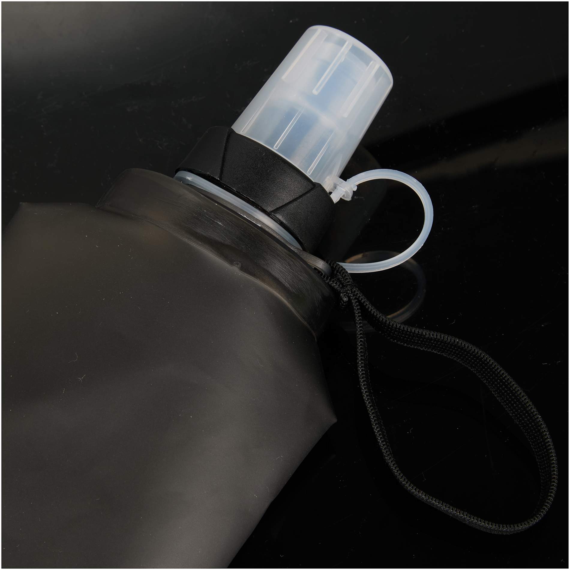 Remy Collapsible Bottle 17oz — Black (BK)